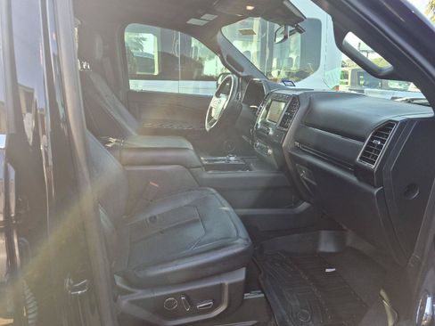 Used 2019 Ford Expedition Limited w/ Equipment Group 302A RWD image 10