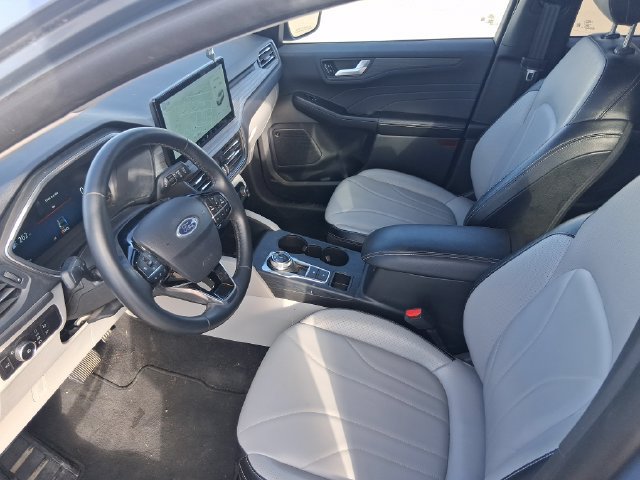 Used 2025 Ford Escape Platinum w/ Premium Technology Package AWD/4WD image 16
