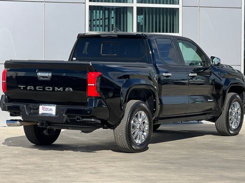 Used 2024 Toyota Tacoma Limited w/ Limited Package (LT) image 4