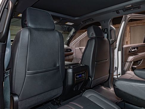 Used 2025 Chevrolet Suburban RST w/ Comfort Package image 21