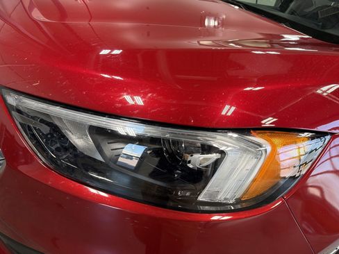Used 2022 Ford Edge Titanium w/ Class II Trailer Tow Package AWD/4WD image 10