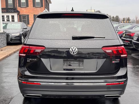 Used 2018 Volkswagen Tiguan SE w/ Panoramic Sunroof Package image 7