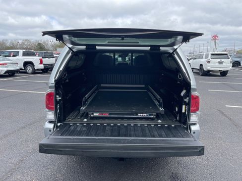 Used 2022 Toyota Tacoma TRD Off-Road w/ Technology Package image 16