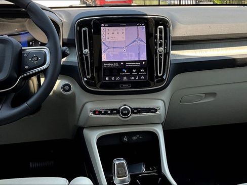 New 2026 Volvo XC40 B5 Plus w/ Protection Package Premier image 18