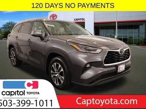 Used 2021 Toyota Highlander XLE AWD/4WD image 1