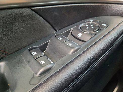Used 2018 Ford Explorer XLT w/ Equipment Group 202A FWD image 27