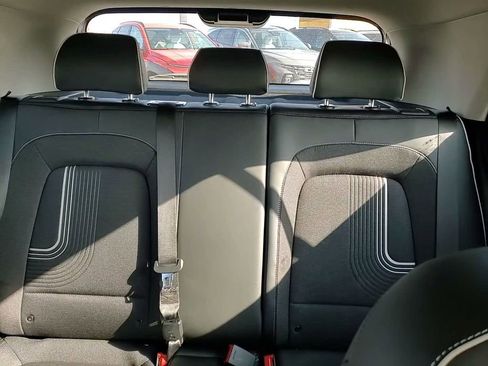 Certified 2025 Hyundai Venue Limited image 14