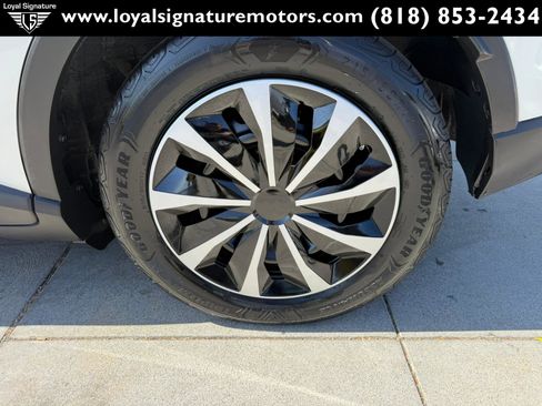 Used 2020 Toyota C-HR LE FWD image 11