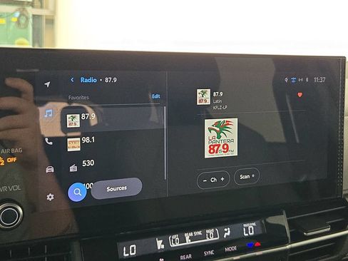 Used 2025 Toyota Sienna XLE FWD image 19