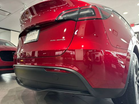 Used 2024 Tesla Model Y Long Range image 41