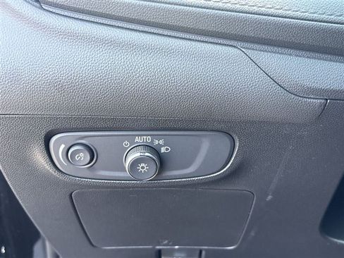 Certified 2025 Buick Encore GX Preferred FWD image 17