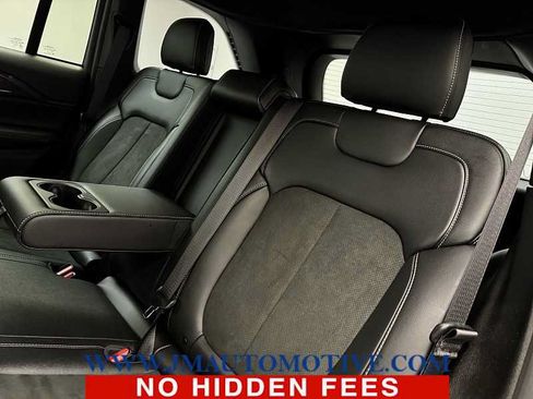 Used 2023 Jeep Grand Cherokee Altitude AWD/4WD image 15