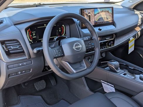 New 2026 Nissan Rogue Platinum w/ Tech Package AWD/4WD image 18