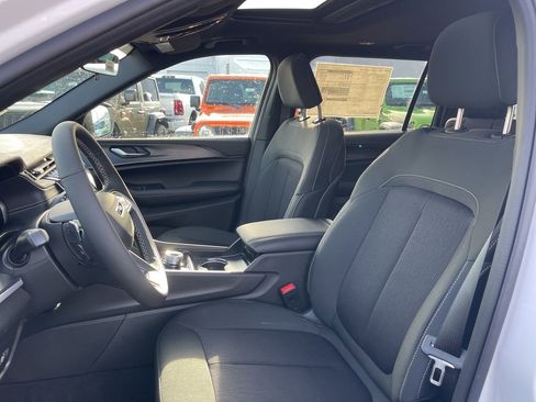 New 2026 Jeep Grand Cherokee L 4WD image 17