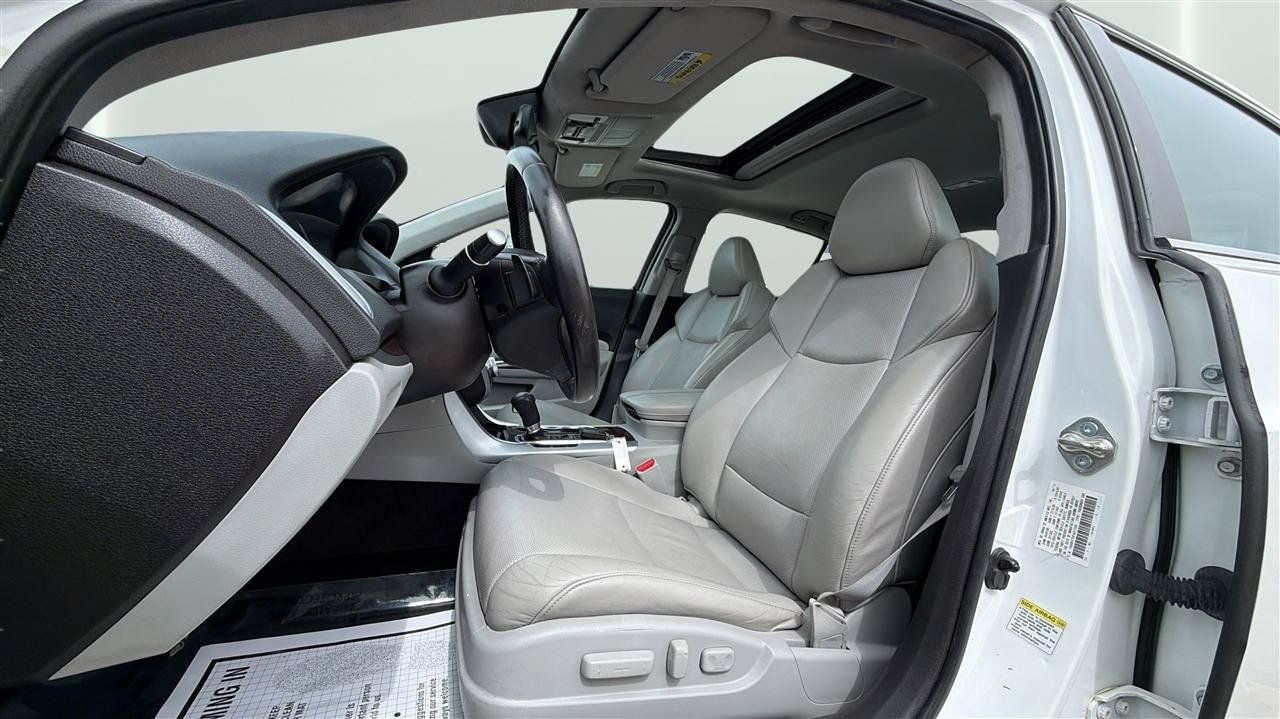 Used 2015 Acura TLX w/ Technology Package FWD image 30