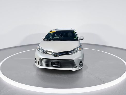 Used 2020 Toyota Sienna XLE w/ XLE Navigation Package AWD/4WD image 5