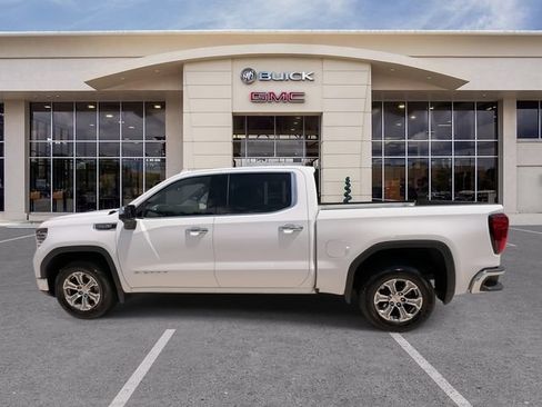 Certified 2025 GMC Sierra 1500 SLT RWD image 9