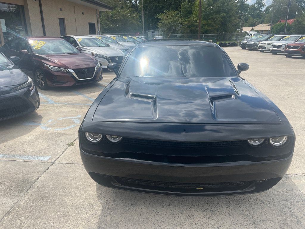 Used 2018 Dodge Challenger SXT RWD image 3