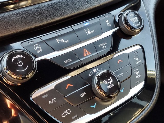 Used 2025 Chrysler Pacifica Select FWD image 21