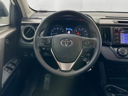 Used 2018 Toyota RAV4 LE image 17