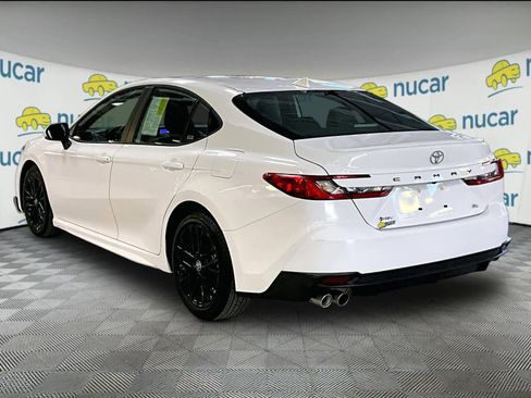 Used 2025 Toyota Camry SE image 4