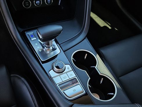 Used 2025 Genesis G70 2.5T image 14