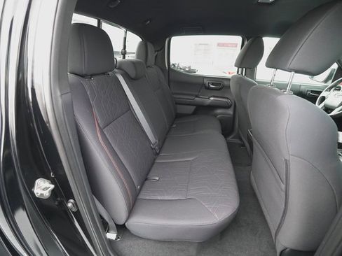 Certified 2016 Toyota Tacoma TRD Off-Road image 19