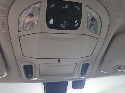 Used 2018 Chrysler Pacifica Limited FWD image 24