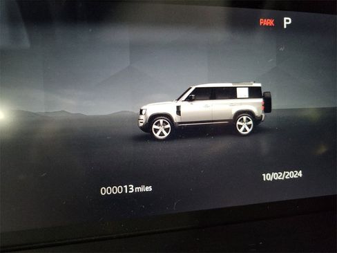 New 2025 Land Rover Defender 110 X-Dynamic SE image 18