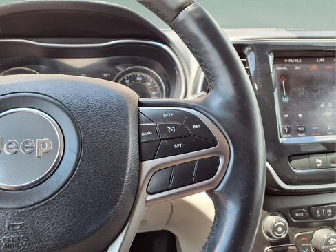 Used 2019 Jeep Cherokee Limited AWD/4WD image 14