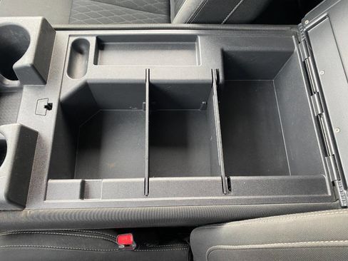 Used 2019 Nissan Titan SV w/ SV Convenience Package image 19