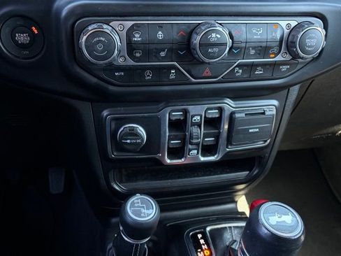 Used 2022 Jeep Wrangler Unlimited Sahara w/ LED Lighting Group image 21