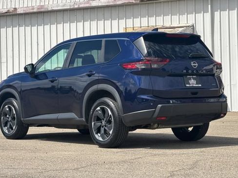 Certified 2025 Nissan Rogue SV AWD/4WD image 6