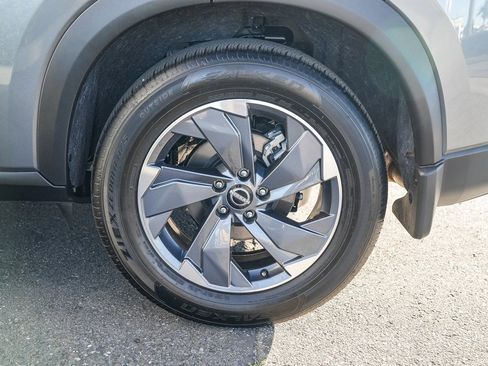 Used 2025 Nissan Rogue SV image 10