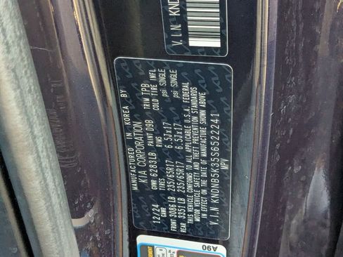 Used 2025 Kia Carnival image 31