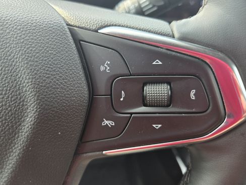 Used 2025 Chevrolet Trax ACTIV w/ Sunroof Package FWD image 19