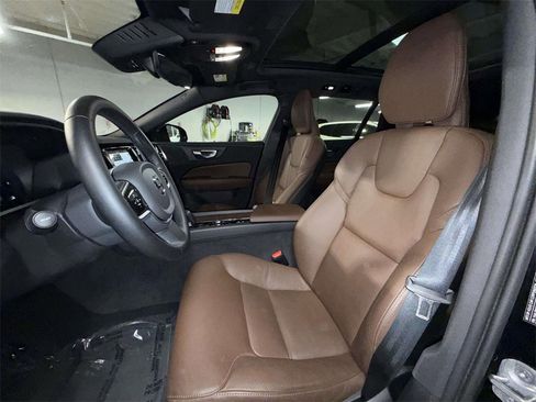 Used 2025 Volvo V60 B5 Cross Country Plus image 2