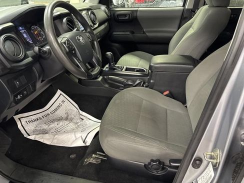 Used 2020 Toyota Tacoma SR AWD/4WD image 14