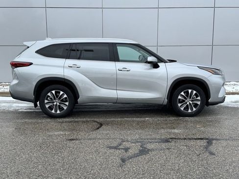 Certified 2022 Toyota Highlander XLE image 41