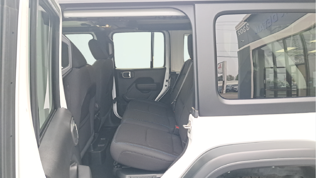 Used 2023 Jeep Wrangler Unlimited Rubicon 4xe AWD/4WD image 24