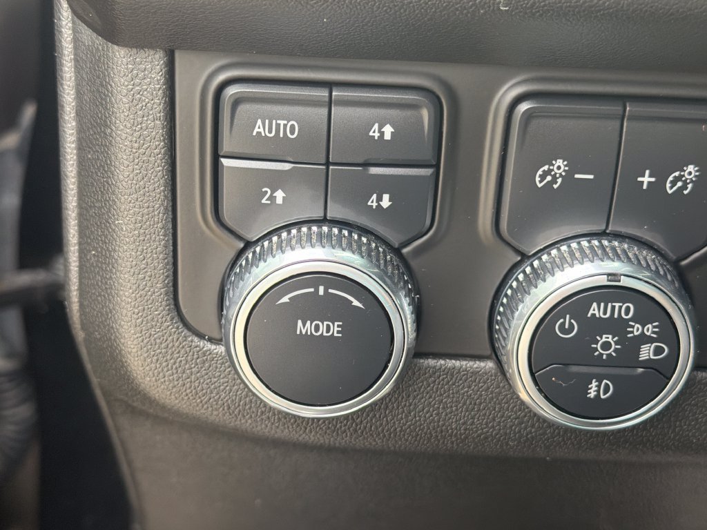 Certified 2023 GMC Yukon SLT w/ SLT Luxury Package AWD/4WD image 22