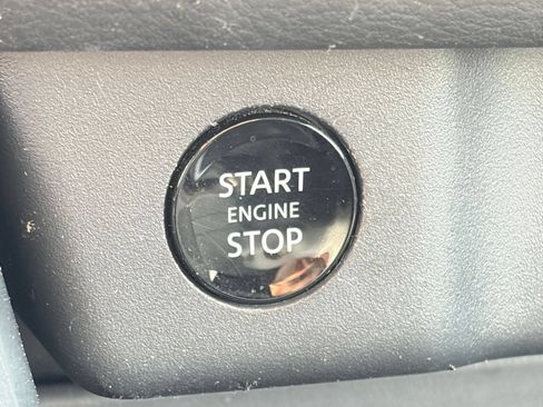 Used 2025 Nissan Rogue SV FWD image 16