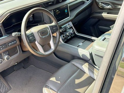 Used 2023 GMC Yukon XL Denali RWD image 4