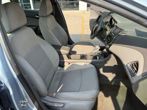 Used 2018 Chevrolet Cruze LT w/ Convenience Package image 15