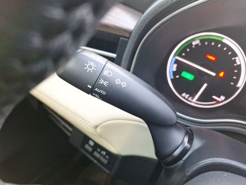 Used 2021 Toyota Avalon XLE image 24