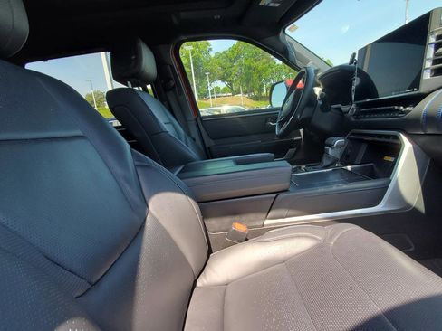 Used 2024 Toyota Tundra Platinum AWD/4WD image 4