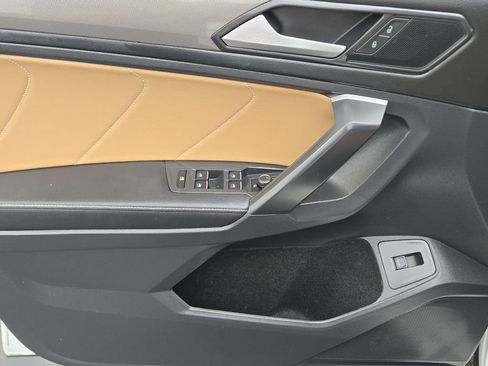 Used 2024 Volkswagen Tiguan SE image 35