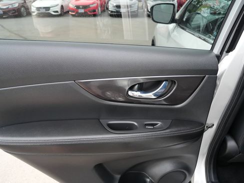 Used 2020 Nissan Rogue SV AWD/4WD image 26