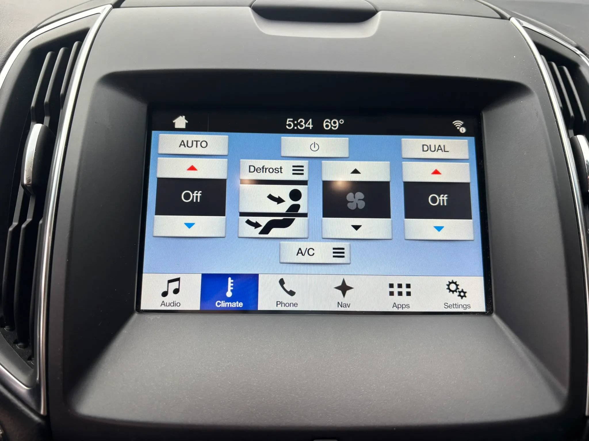 Used 2018 Ford Edge Titanium w/ Equipment Group 301A FWD image 24