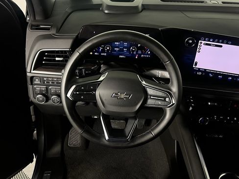 Used 2025 Chevrolet Suburban Z71 image 15